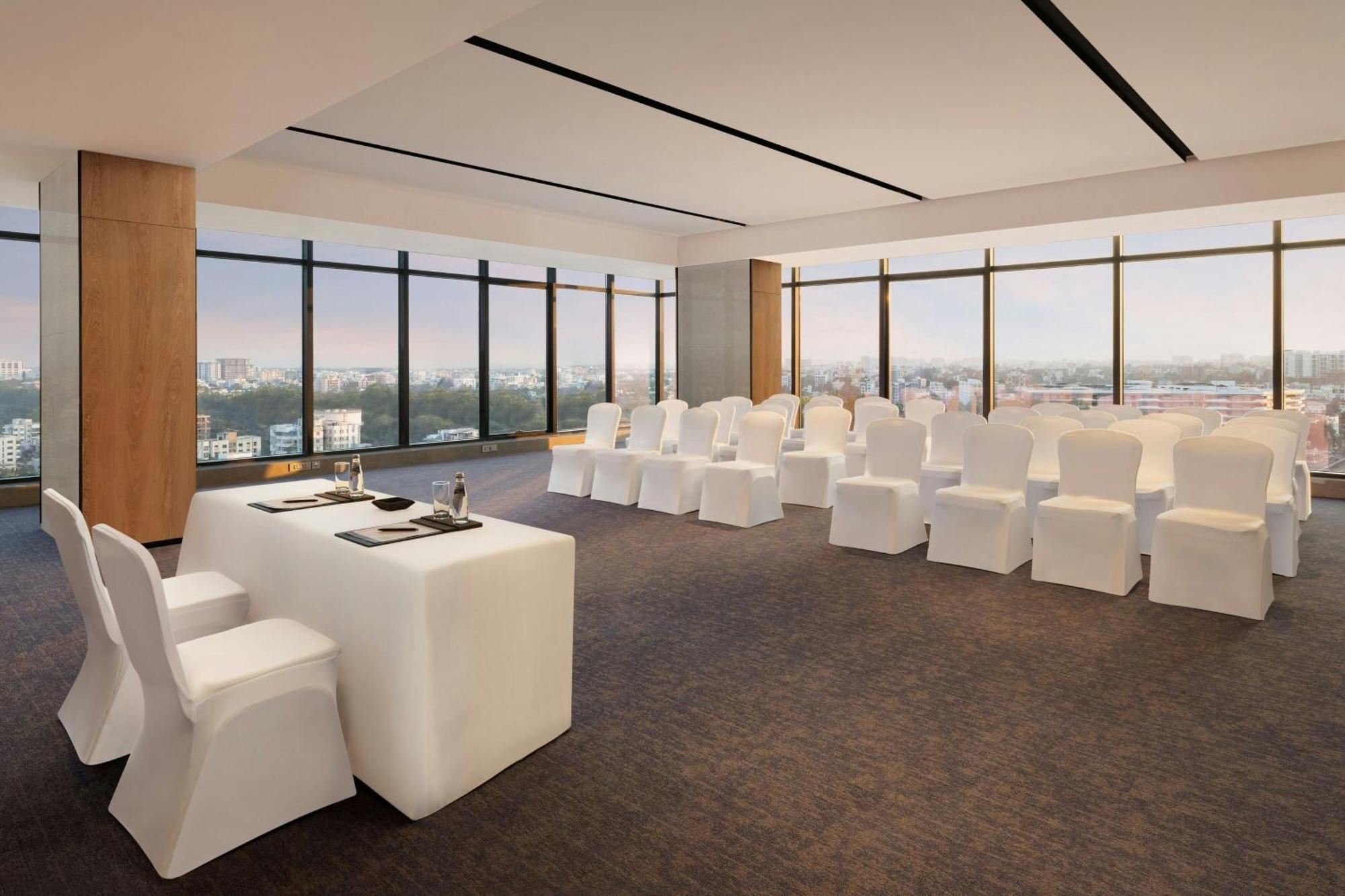 Four Points By Sheraton Nashik Bagian luar foto
